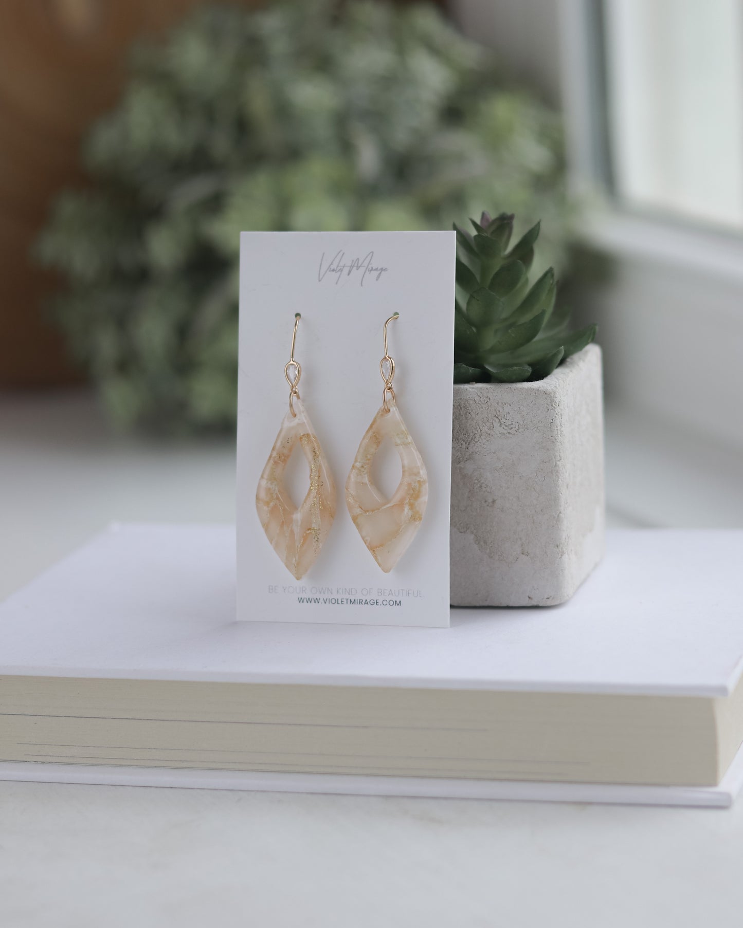 Rhea earring in Gold Marble